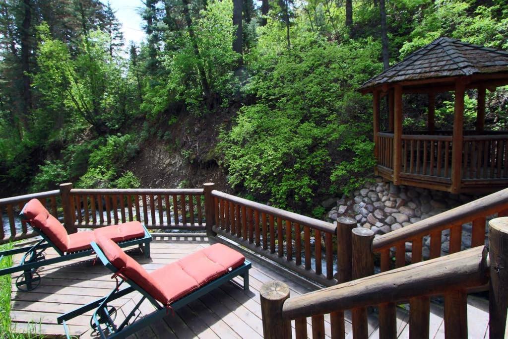Log Cabin On The Stream Sundance, Utah Kültér fotó