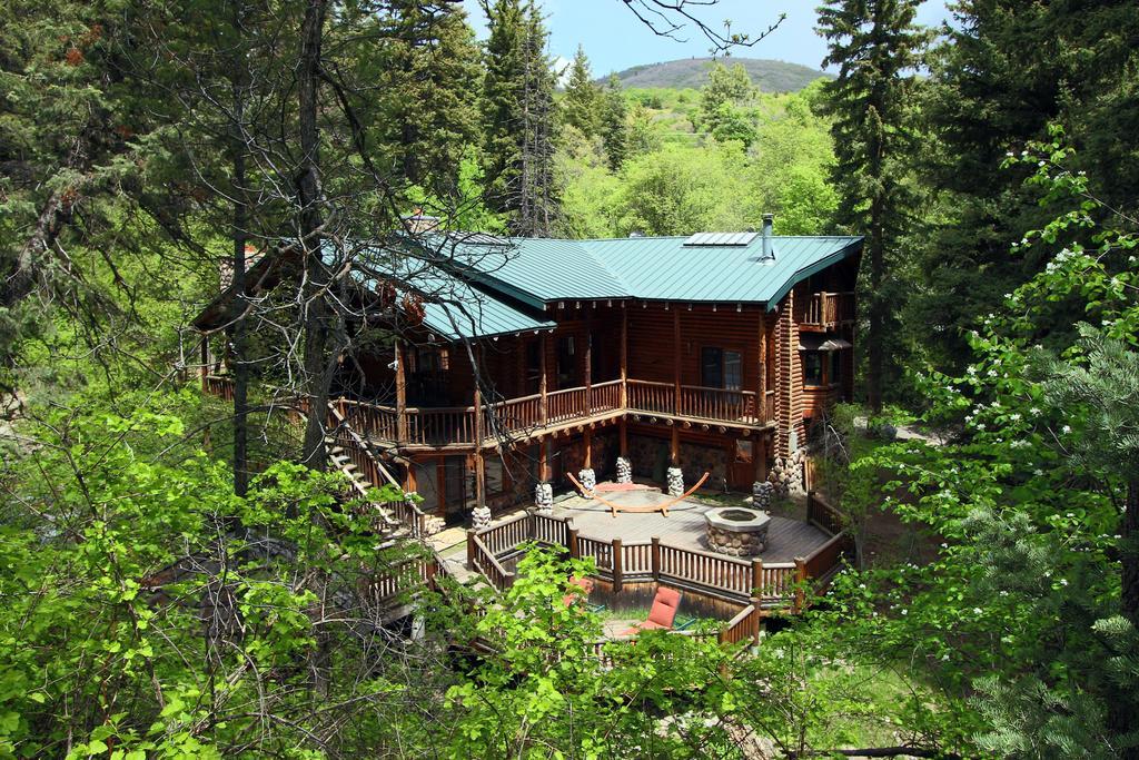 Log Cabin On The Stream Sundance, Utah Kültér fotó