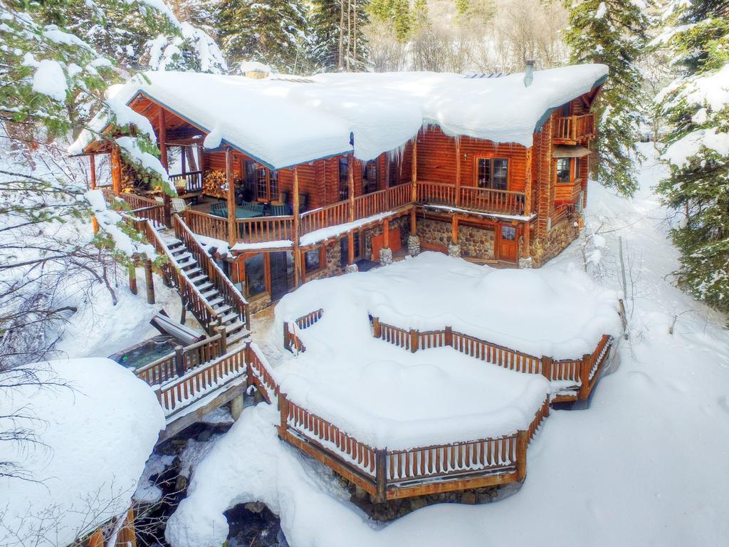 Log Cabin On The Stream Sundance, Utah Kültér fotó